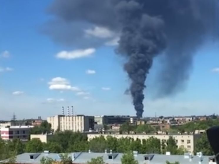 В Ярославле в России произошел пожар на складе горючего, есть пострадавший