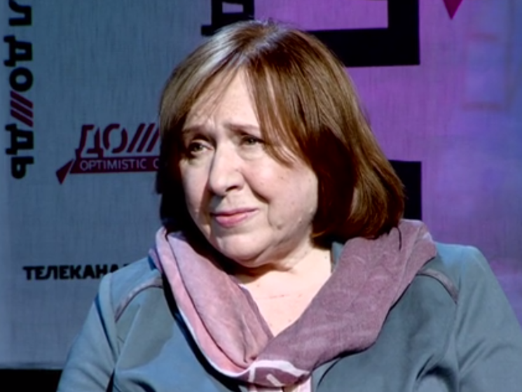 Писательница Алексиевич: Крым – это оккупация. Война на Донбассе – это на совести России