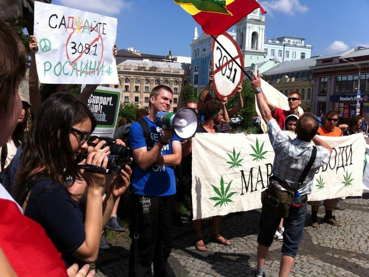 Порошенко призвали легализовать марихуану