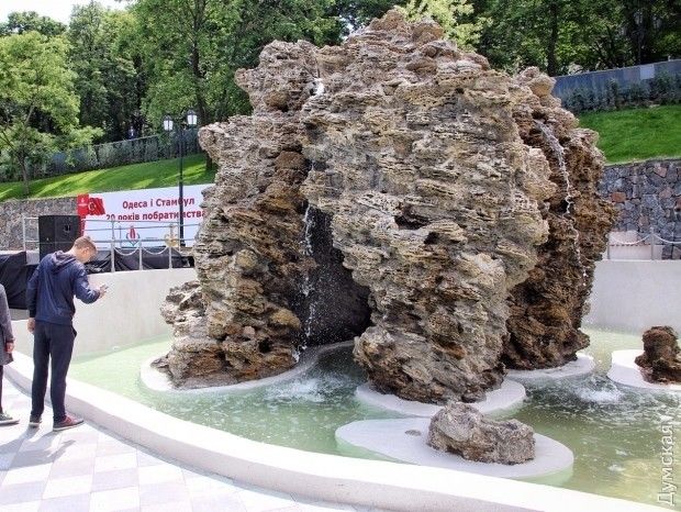 ﻿В Одесі кинуті туристами монети вивели з ладу фонтан – мер