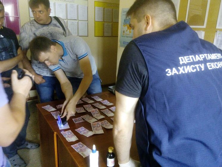 В Луганской области задержали главного инспектора Госаудитслужбы при получении взятки в 5 тыс. грн