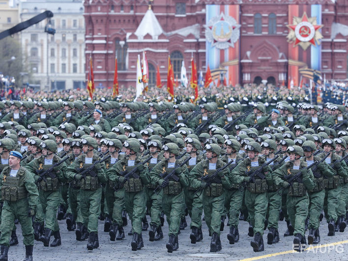 Россия тратит на армию 7,4% ВВП, истощая свою экономику – СМИ