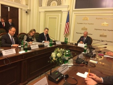 Байден: США приветствуют изменения в Украине