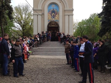 В Славянске на похоронах погибших в результате перестрелки пообещали уничтожить "Правый сектор"