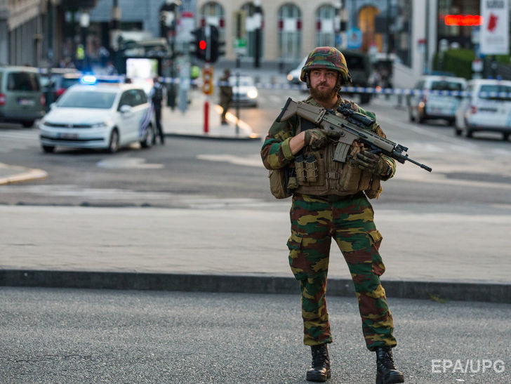 Премьер Бельгии созвал заседание Совета безопасности страны после теракта на вокзале в Брюсселе