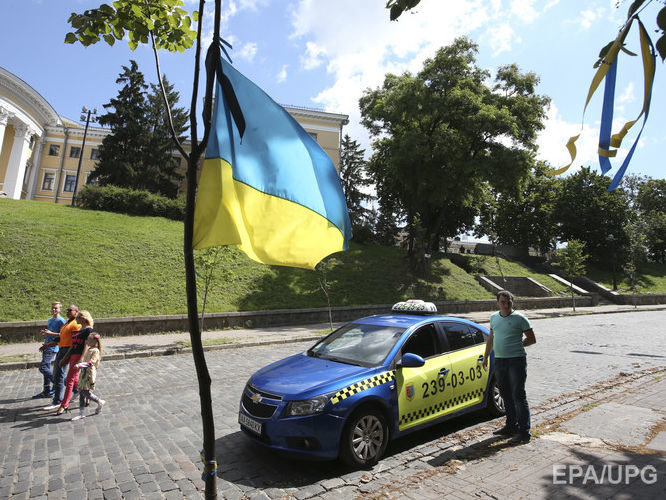 ﻿Легальних українських таксистів планують позначати жовтими держномерами