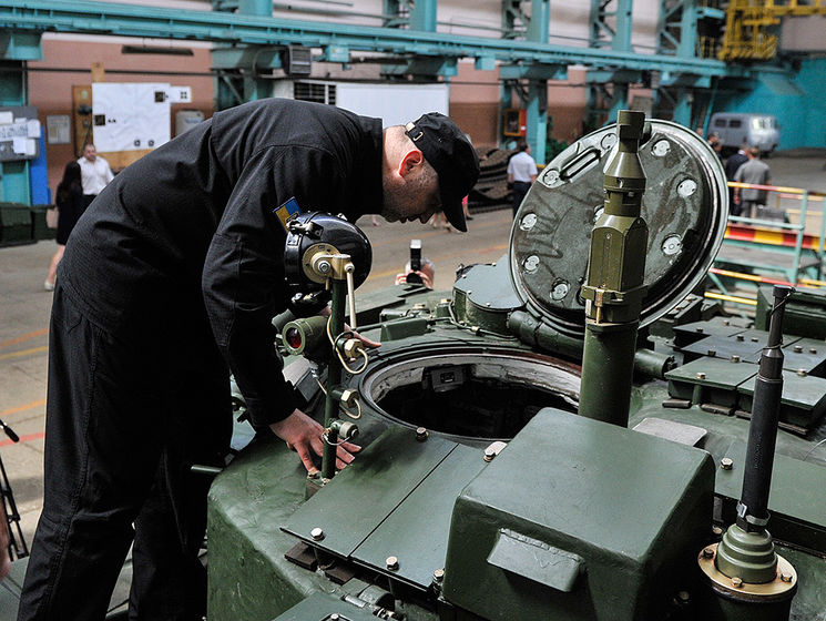 Турчинов сообщил, что в Харькове разрабатывают новое поколение оружия