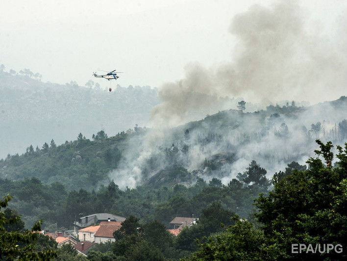 ﻿Через лісову пожежу в Іспанії влада евакуювала приблизно тисячу осіб