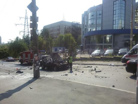 В результате взрыва автомобиля в Киеве погиб военный, дело квалифицировано как теракт – МВД