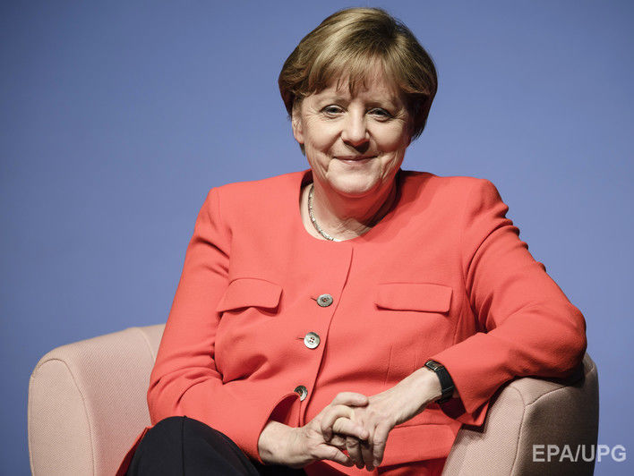 Меркель заявила, что члены ее партии должны самостоятельно определиться с позицией по однополым бракам