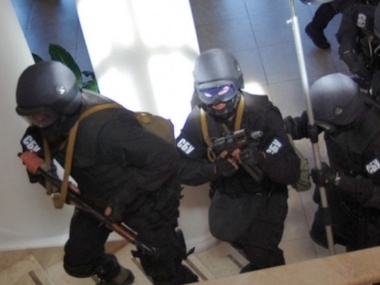 МВД: Спецслужбы освободили Святогорск от вооруженных террористов 