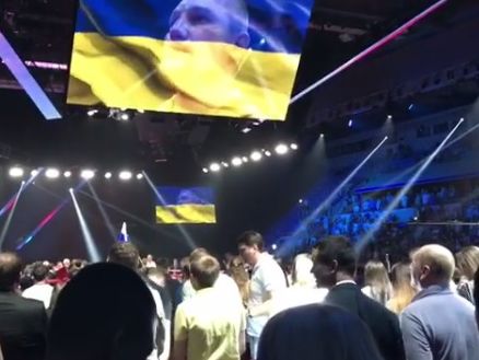 В Москве перед поединком Поветкина с Руденко практически весь зал встал при исполнении гимна Украины. Видео