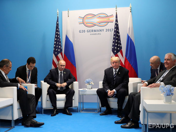 Эксперт по языку тела заявила, что Трамп выглядел более уверенным, чем Путин, на встрече в Гамбурге