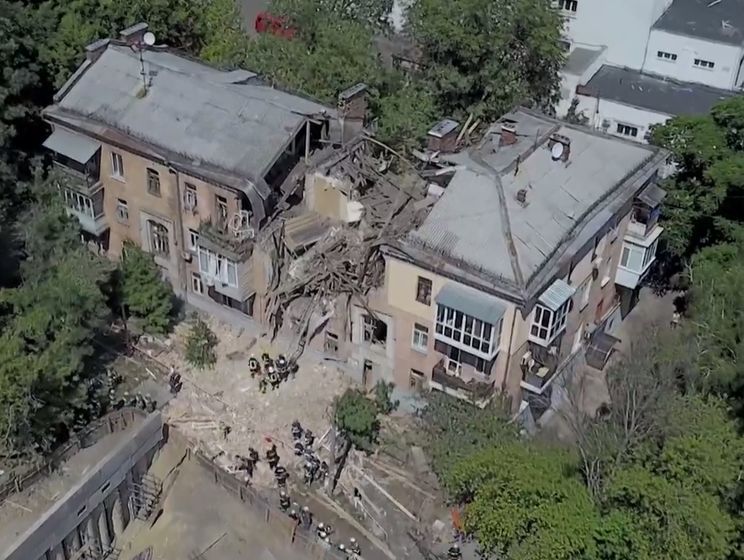 ﻿Підірваний у Києві житловий будинок показали з висоти. Відео
