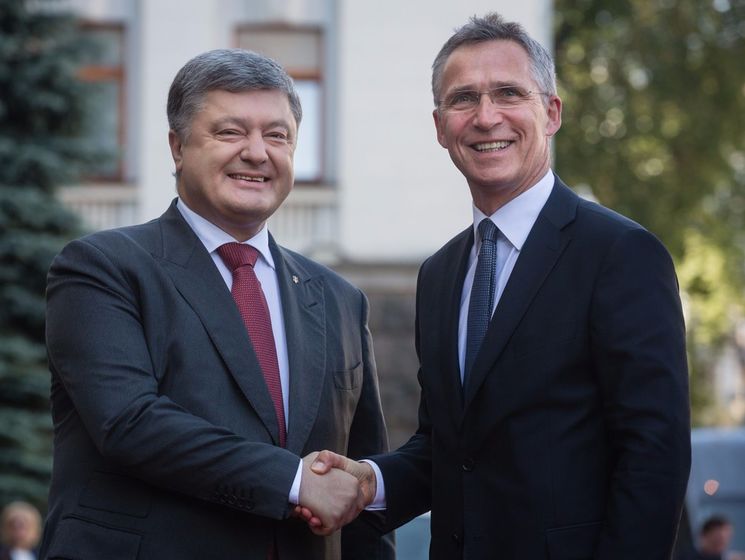 Порошенко заявил, что Украина не намерена "немедленно" подавать заявку на членство в НАТО