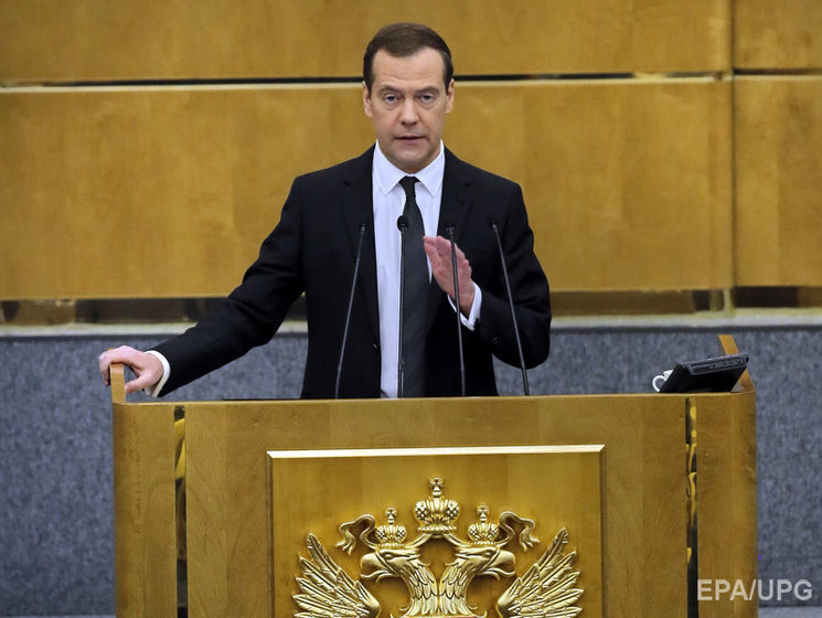 Медведев отказался от поездок в регионы из-за фильма "Он вам не Димон" – СМИ