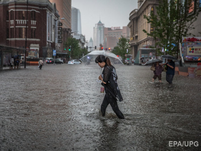 ﻿У Китаї через зливи загинуло вісім осіб