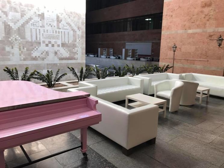 ﻿"UA:Перший" використав покинутий учасниками "Євробачення" рожевий рояль для створення громадського простору