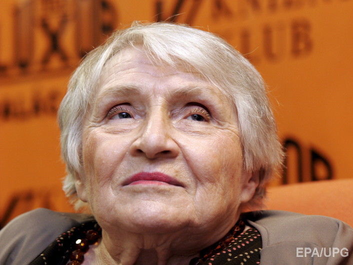Во Франции умерла автор романов об Анжелике Анн Голон
