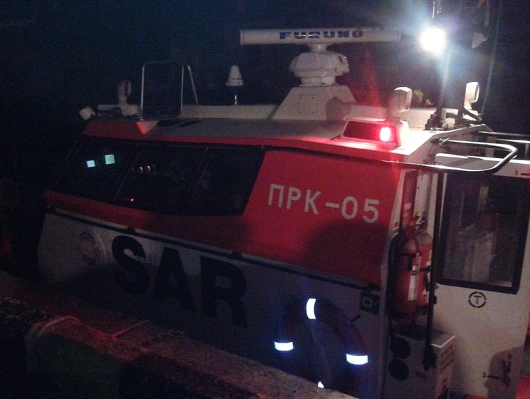 Туристов, которые застряли на острове Джарылгач в Черном море, эвакуировали на материк