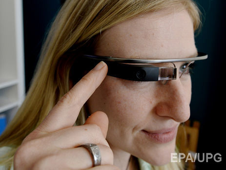 Google Glass передают