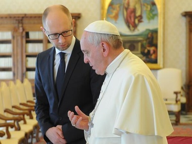 Яценюк обсудил с Папой Римским ситуацию в Украине