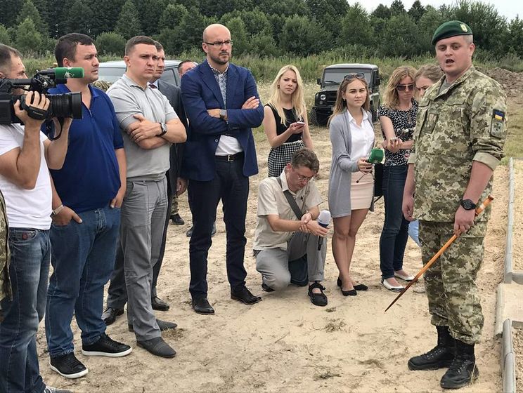 Группа нардепов отправилась в рабочую поездку по граничащим с РФ областям Украины