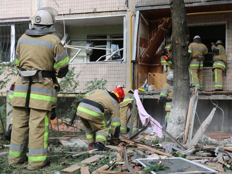 В жилом доме в Киеве произошел взрыв. Видео