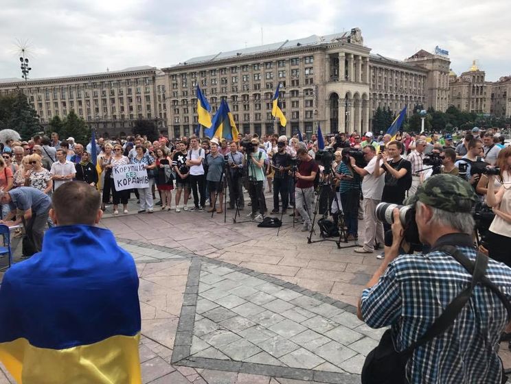 На Майдане проходит вече в поддержку Саакашвили