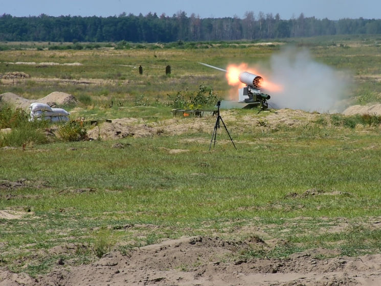 Украинский беспилотный БТР "Фантом-2" провел тестовые стрельбы ракетами. Видео