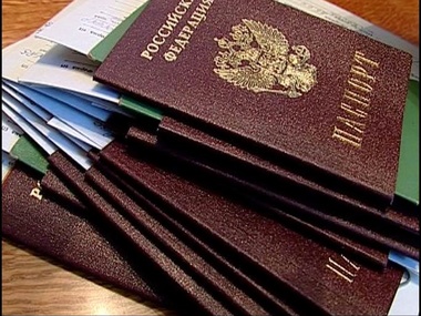 Несколько сотен крымчан без прописки вышли на митинг с требованием пересмотреть процедуру выдачи новых паспортов