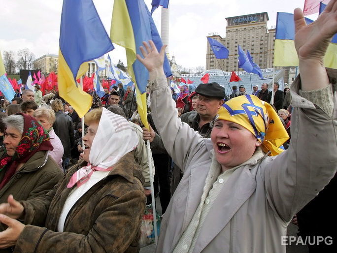 60% украинцев считают политическую ситуацию в стране напряженной – опрос