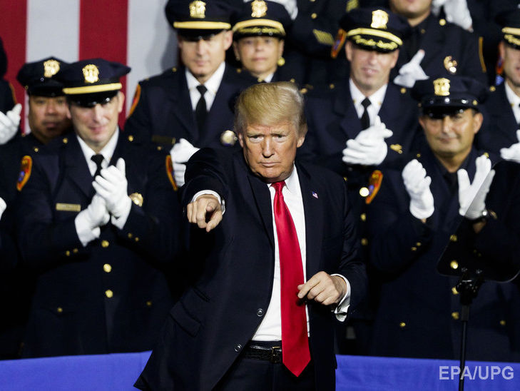 Трамп призвал полицейских "не любезничать" с преступниками во время задержаний