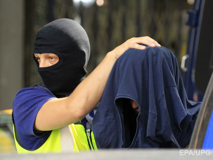 Во Франции мужчина с фальшивым поясом смертника взял в заложники двух человек