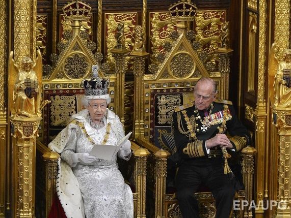 В Великобритании на аукционе продали открытки королевы Елизаветы II