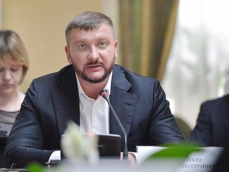 ﻿Петренко заявив, що цього року в Україні кількість скарг на рейдерство зменшилася в десятки разів
