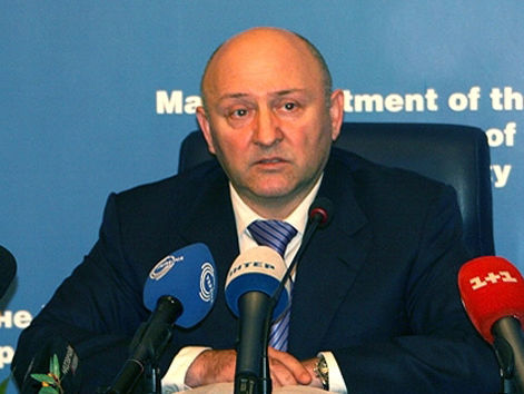 ﻿Суд дозволив заочне слідство щодо екс-начальника київської міліції Коряка