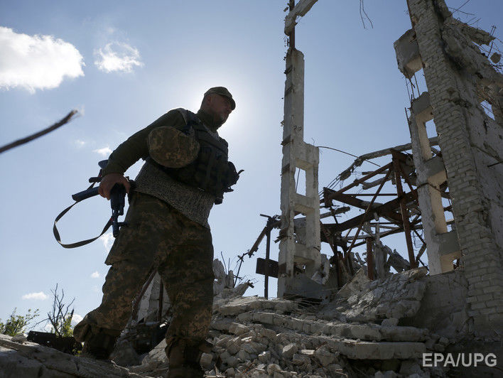 За сутки на Донбассе погиб один украинский военный, четверо получили ранения – штаб АТО