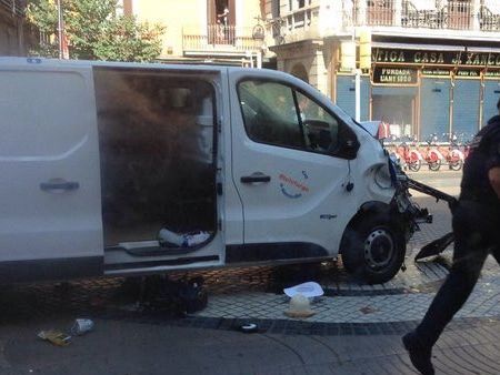 ﻿Мікроавтобус у Барселоні проїхав 530 метрів, збиваючи пішоходів