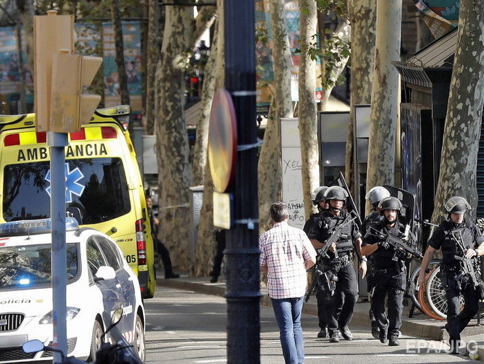 ﻿У терористичній атаці в Барселоні планували використати два фургони – МВС Каталонії