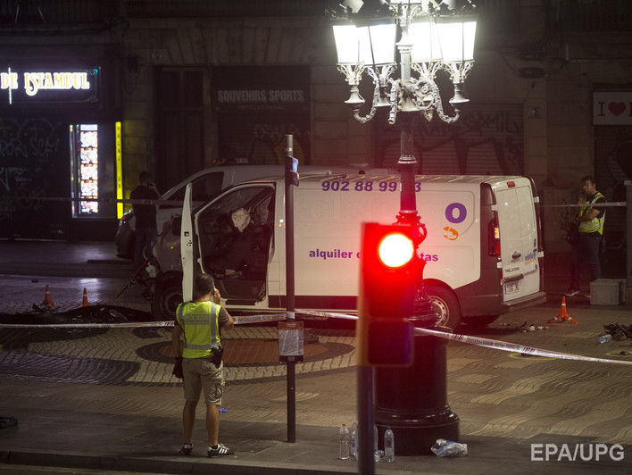 ﻿Житель Каталонії Укабір, на чиє ім'я було орендовано мікроавтобус, який врізався в людей, заявив, що у нього вкрали паспорт