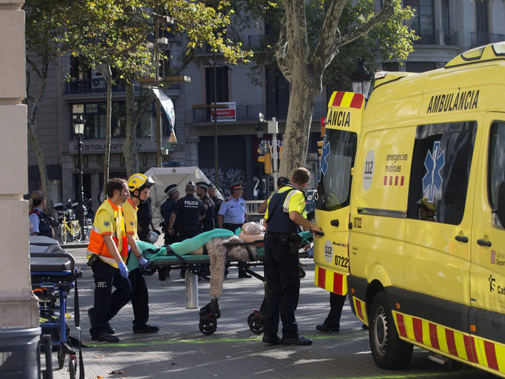 Первые минуты после теракта в Барселоне. Видео