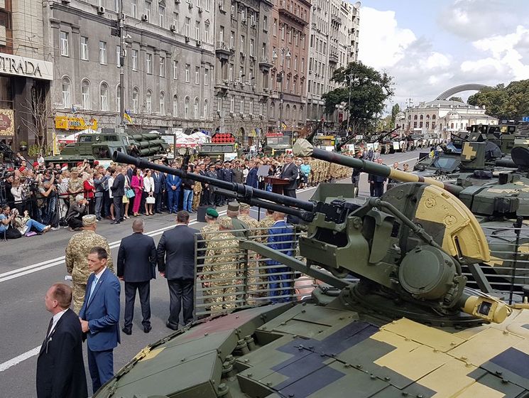 Порошенко: Украина начинает программу осовременивания армии. Мы должны вывести наши вооружения на уровень XXI века