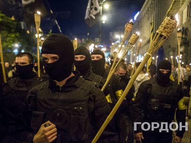 Факельное шествие закончилось столкновениями на Майдане. Фоторепортаж