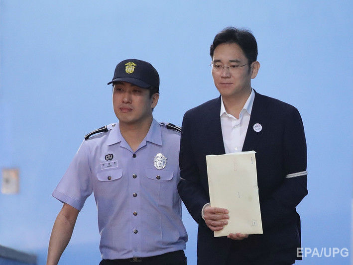 Вице-президента Samsung Electronics приговорили к пяти годам тюрьмы
