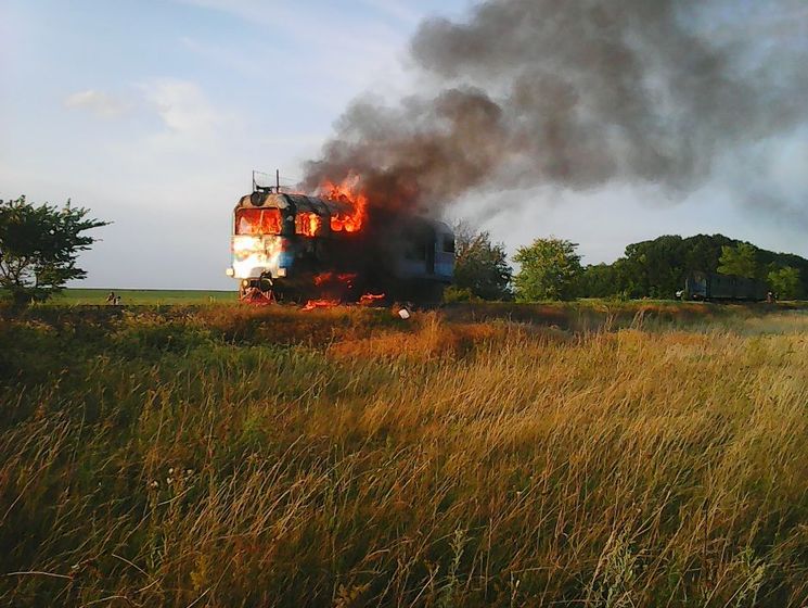 В Винницкой области горел локомотив электрички, машинист вовремя отцепил три вагона с 25 пассажирами – ГСЧС