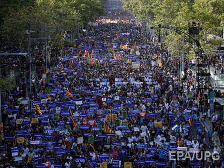 Жители Барселоны вышли на антитеррористический марш 