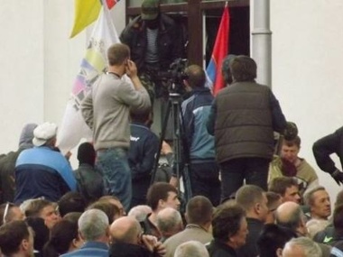 СМИ: В Алчевске пророссийские активисты захватили мэрию