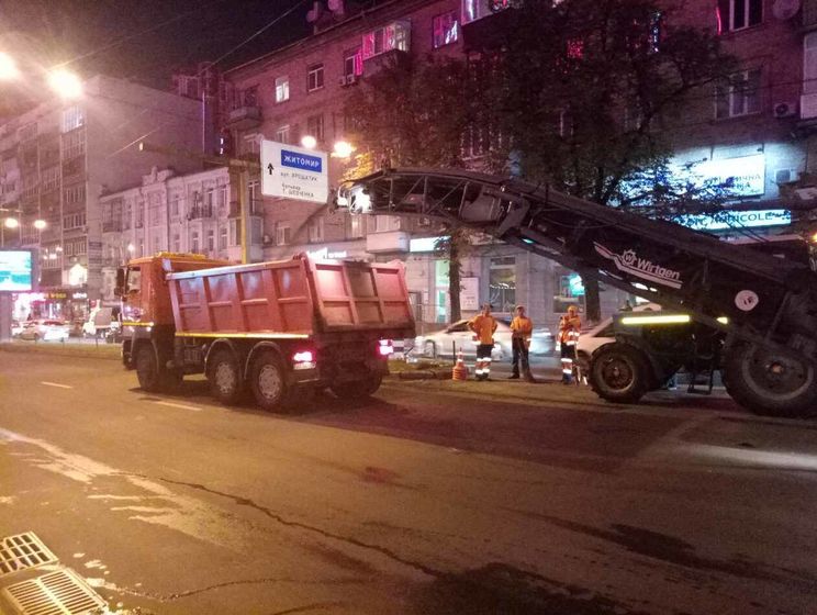 Кличко на мотоцикле проинспектировал ремонт киевских дорог