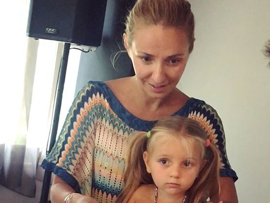 Навка показала тренировку своей трехлетней дочери от Пескова